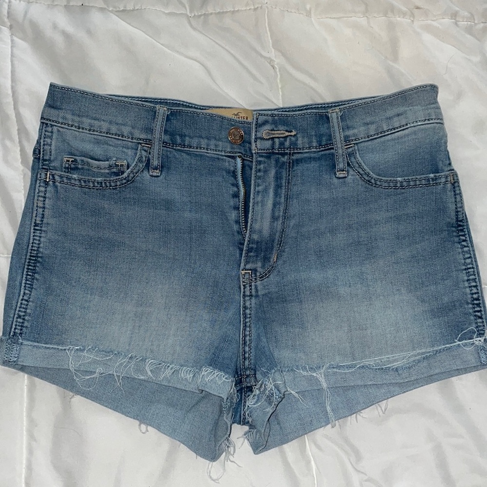 Cute short high rise jean shorts🤩